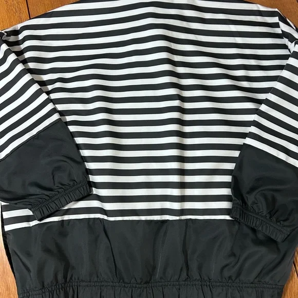 Nike Black and White Striped Jacket with Gold Logo - Picture 5 of 5